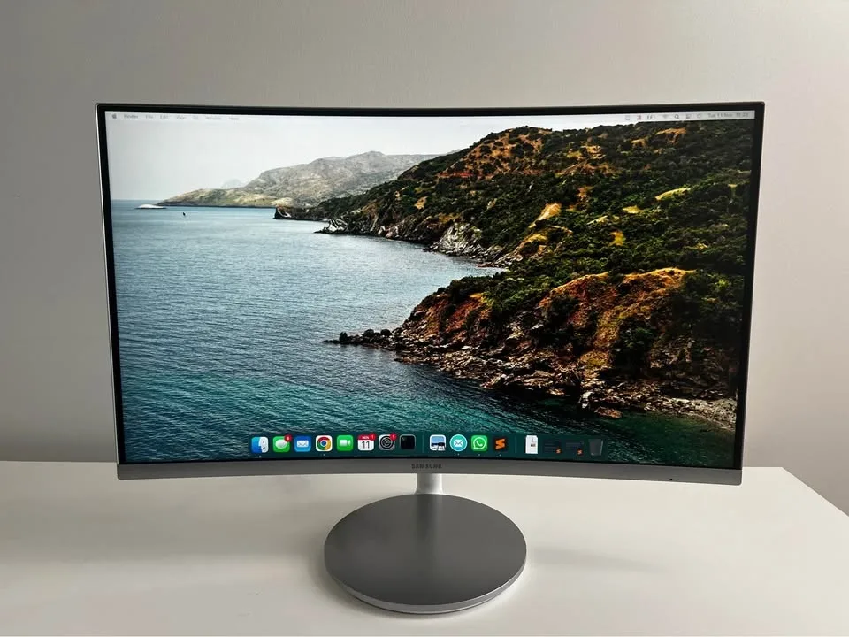 27” Curved Monitor - Samsung - LC27F591FDN