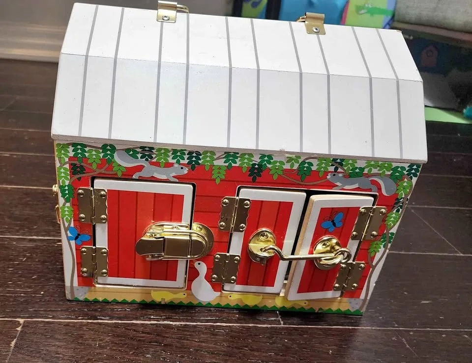 Kids Latches Barn toy
