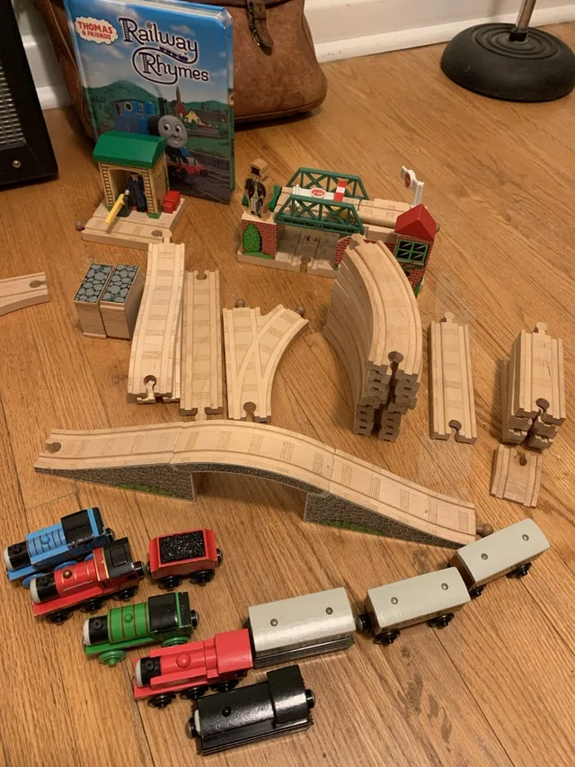 Thomas the Tank Engine - lot of tracks, kits, cars & book