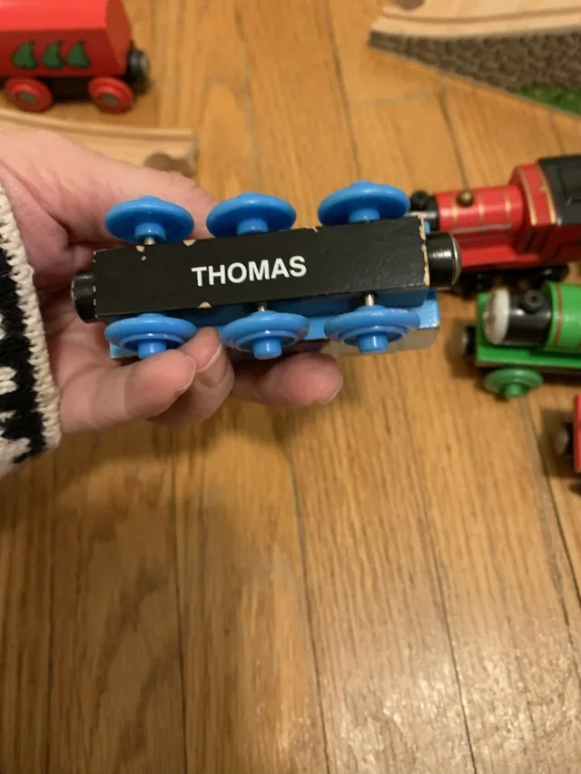 Thomas the Tank Engine - lot of tracks, kits, cars & book image indicator(2)