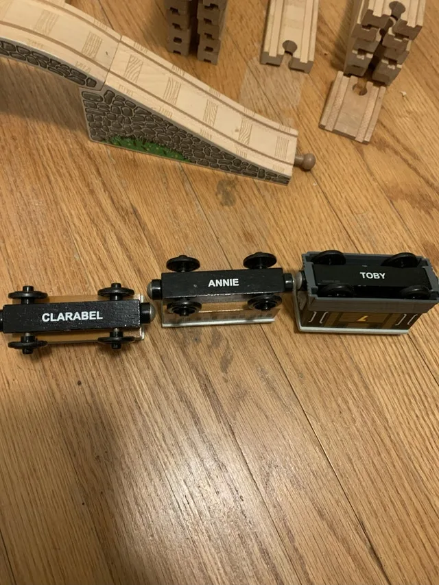 Thomas the Tank Engine - lot of tracks, kits, cars & book image indicator(4)