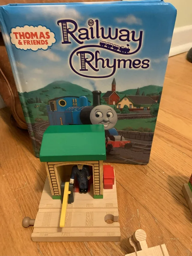 Thomas the Tank Engine - lot of tracks, kits, cars & book image indicator(6)