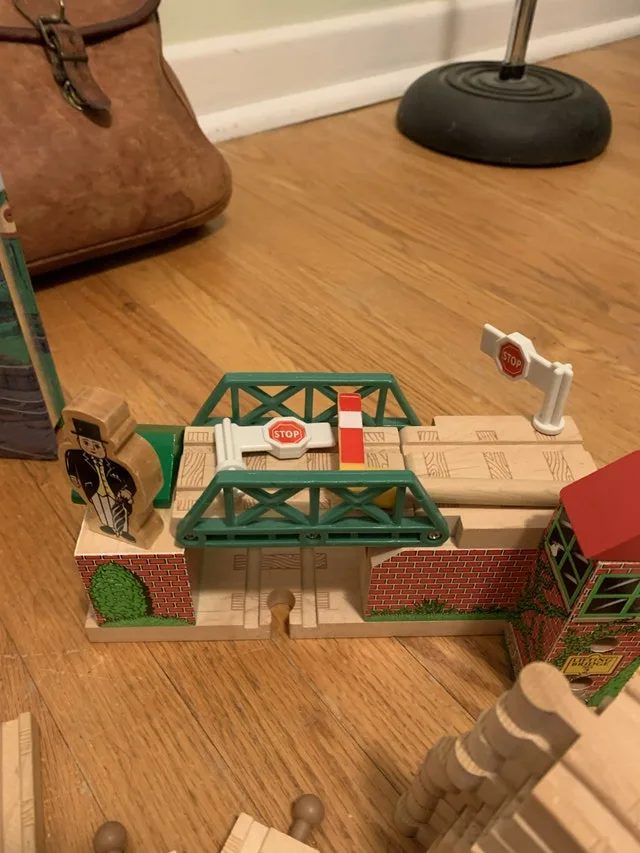 Thomas the Tank Engine - lot of tracks, kits, cars & book image indicator(7)