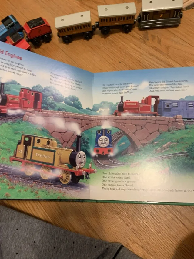 Thomas the Tank Engine - lot of tracks, kits, cars & book image indicator(9)