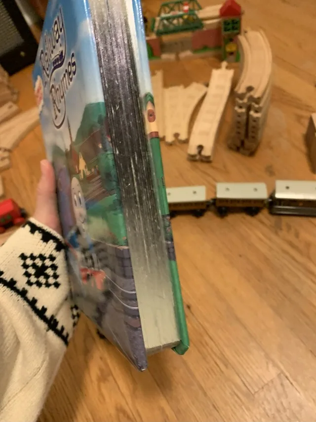 Thomas the Tank Engine - lot of tracks, kits, cars & book image indicator(10)