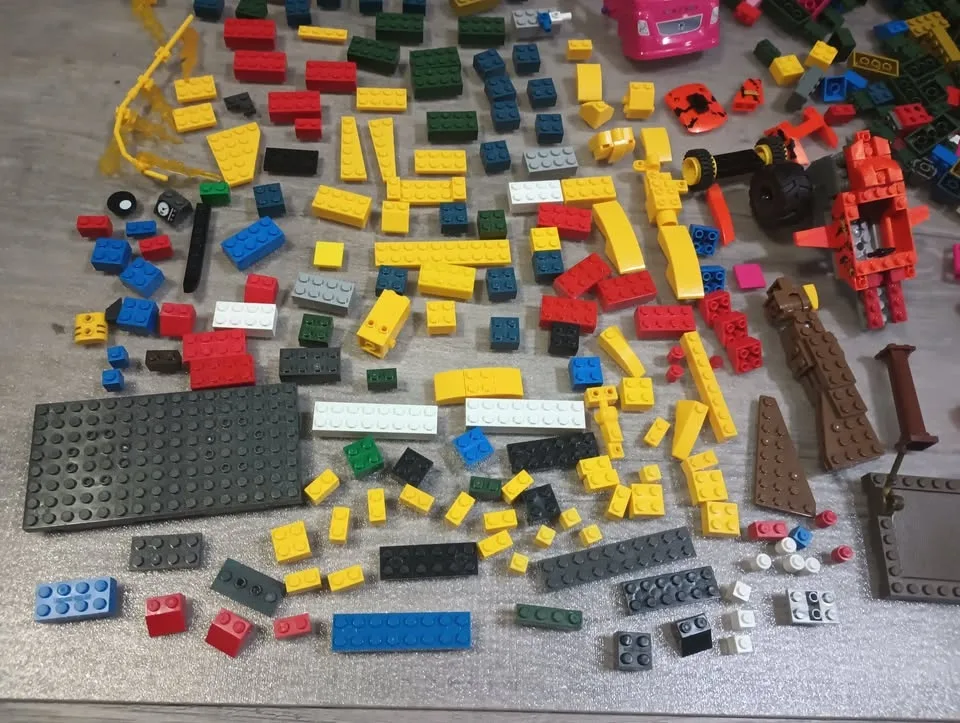 Lot of over 950 Mega Bloks Toy Building Blocks and Pieces image indicator(2)