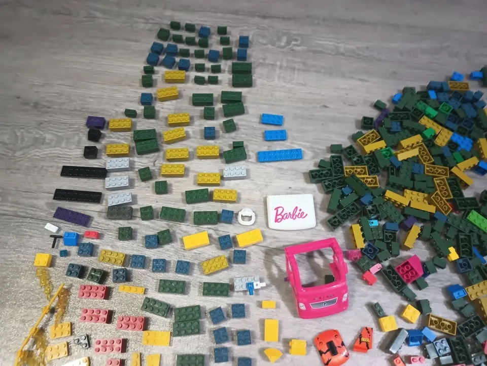 Lot of over 950 Mega Bloks Toy Building Blocks and Pieces image indicator(6)