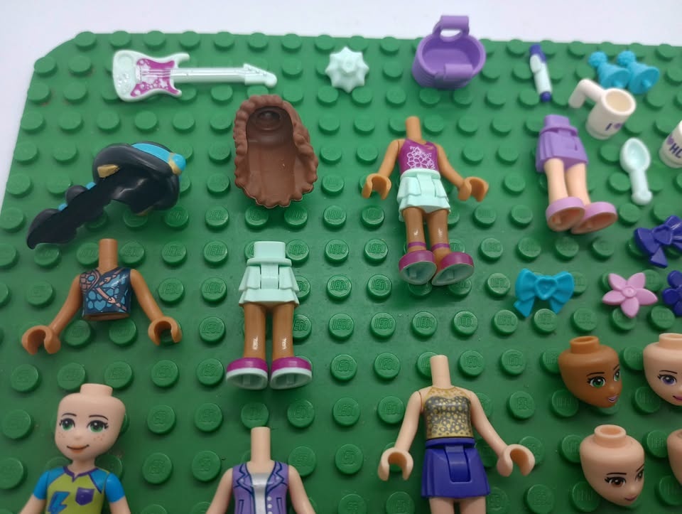 Lot of Lego Friends Minifigs and Minifig Parts and Accessories - photo 3