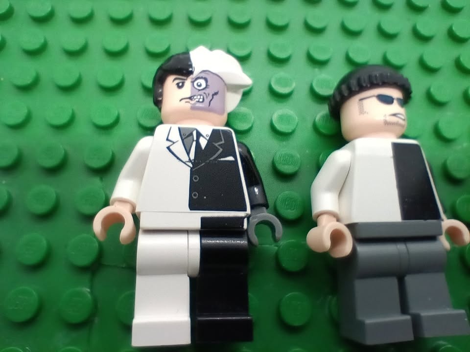 LEGO DC Batman 2006 Two-Face Minifigure & Other Minifigs - photo 2