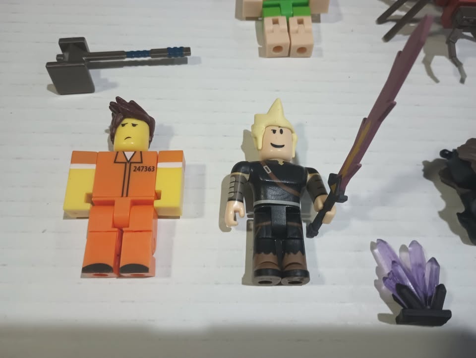 Lot of Roblox Toy Figures - photo 2