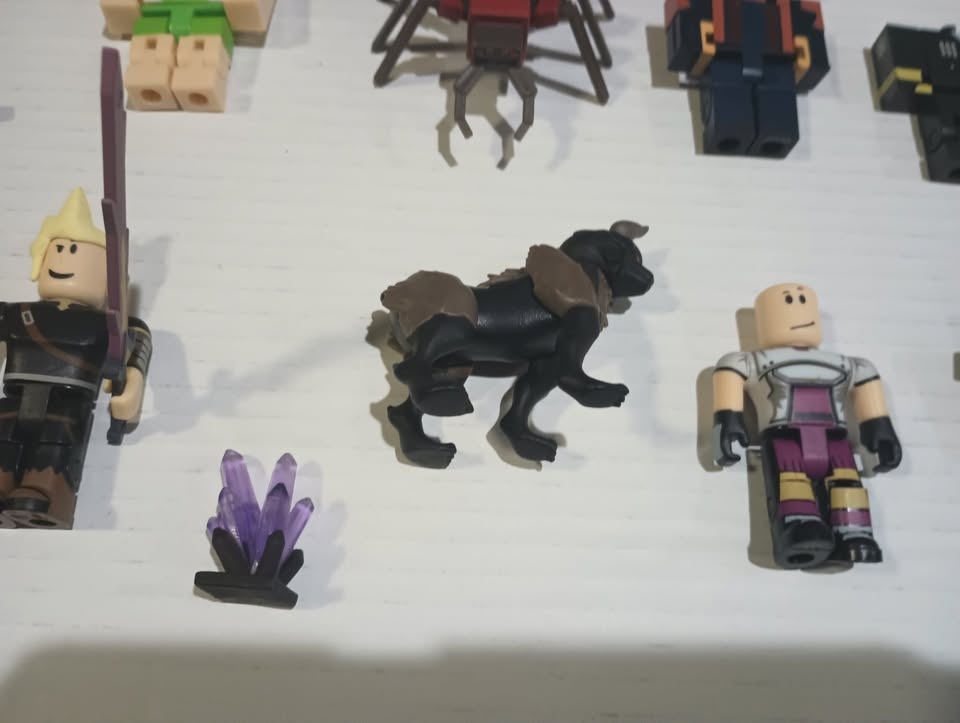 Lot of Roblox Toy Figures - photo 3
