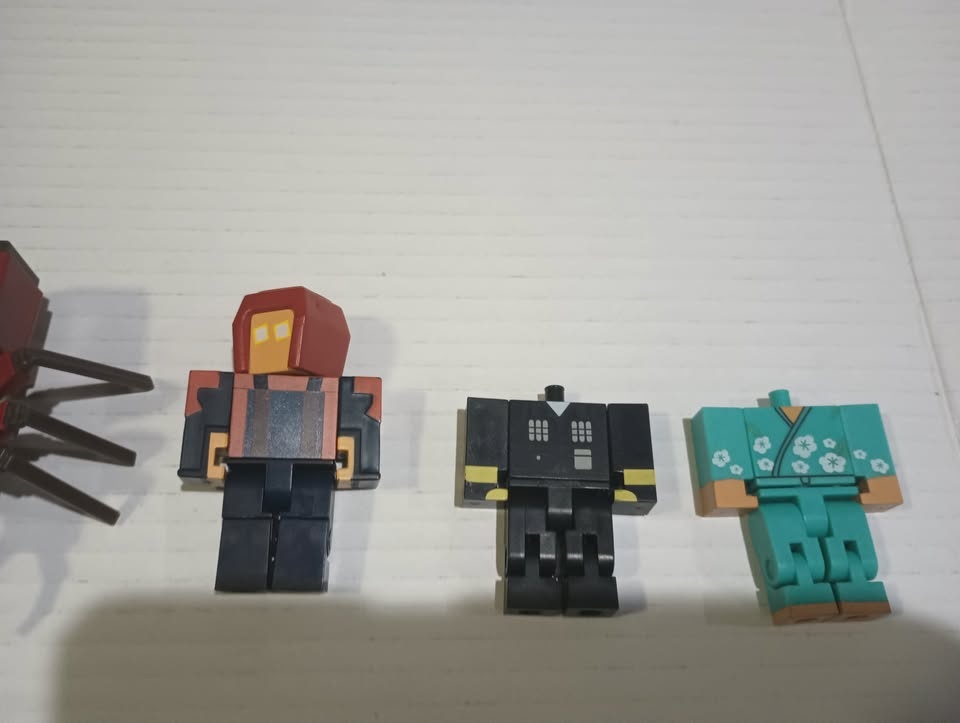 Lot of Roblox Toy Figures - photo 5