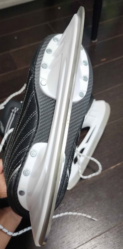 VIC Soft Ice Skates (Size US 6) - photo 4