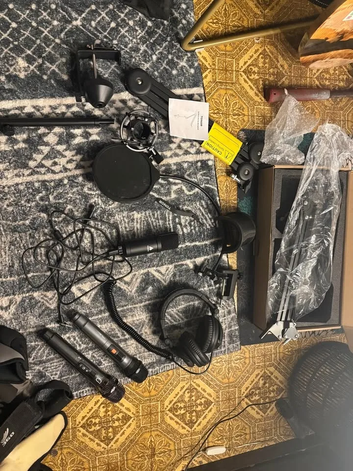 Brand NEVER USED new Mic, arm, headphones +++ image indicator(3)