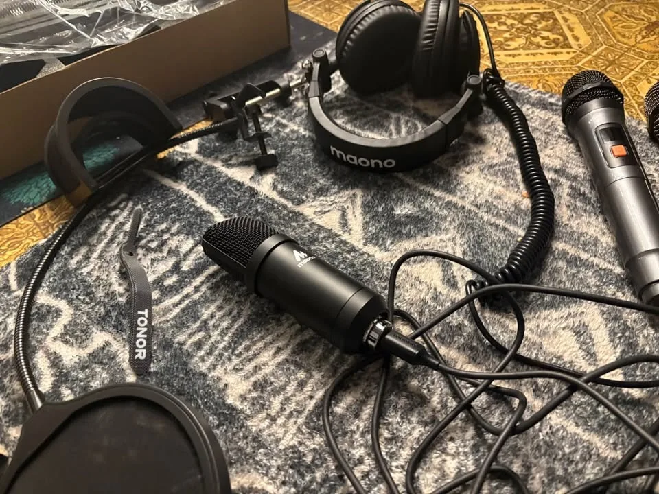 Brand NEVER USED new Mic, arm, headphones +++ image indicator(5)