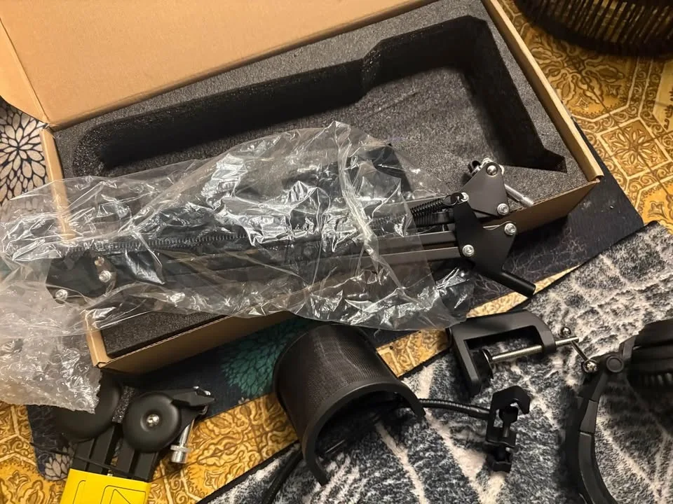 Brand NEVER USED new Mic, arm, headphones +++ image indicator(7)