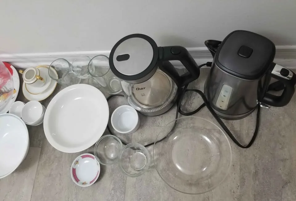 Random Assortment of Kitchen Items image indicator(2)