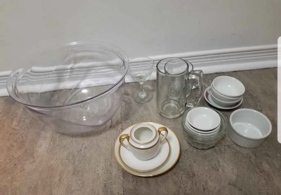 Random Assortment of Kitchen Items image indicator(5)