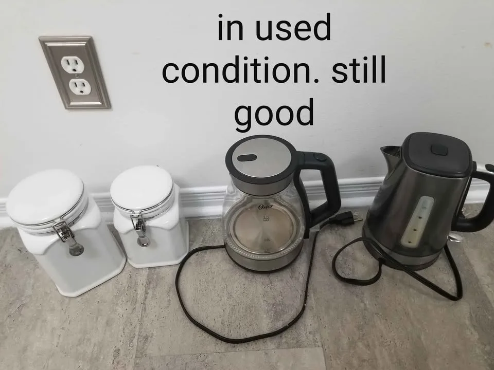 Random Assortment of Kitchen Items image indicator(6)