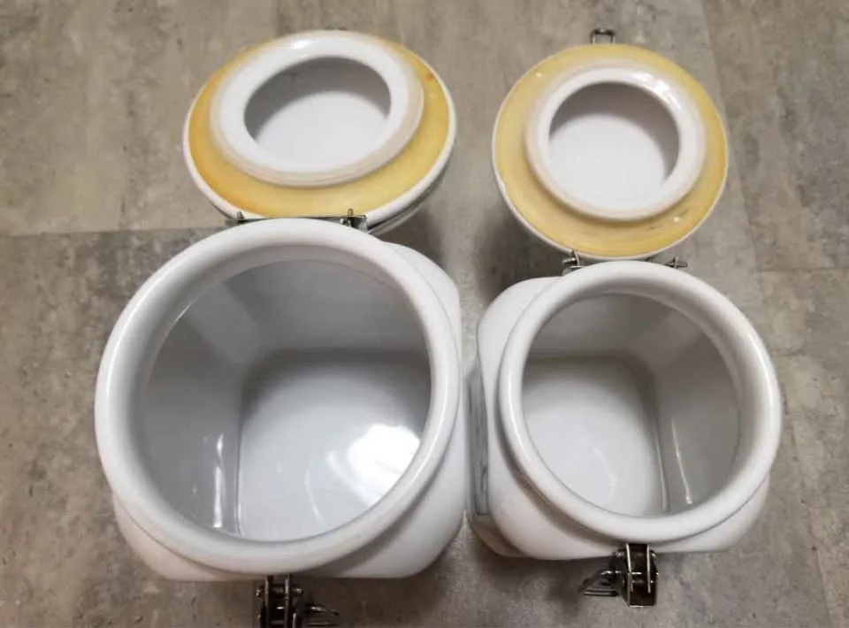 Random Assortment of Kitchen Items image indicator(7)