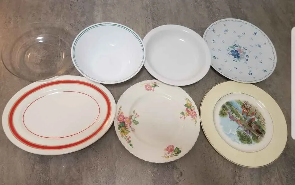 Random Assortment of Kitchen Items image indicator(9)