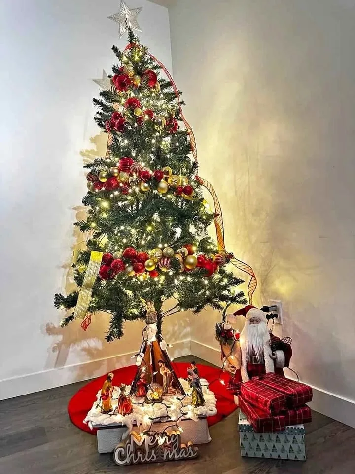 Christmas Tree with Ornaments for Sale (7 ft)