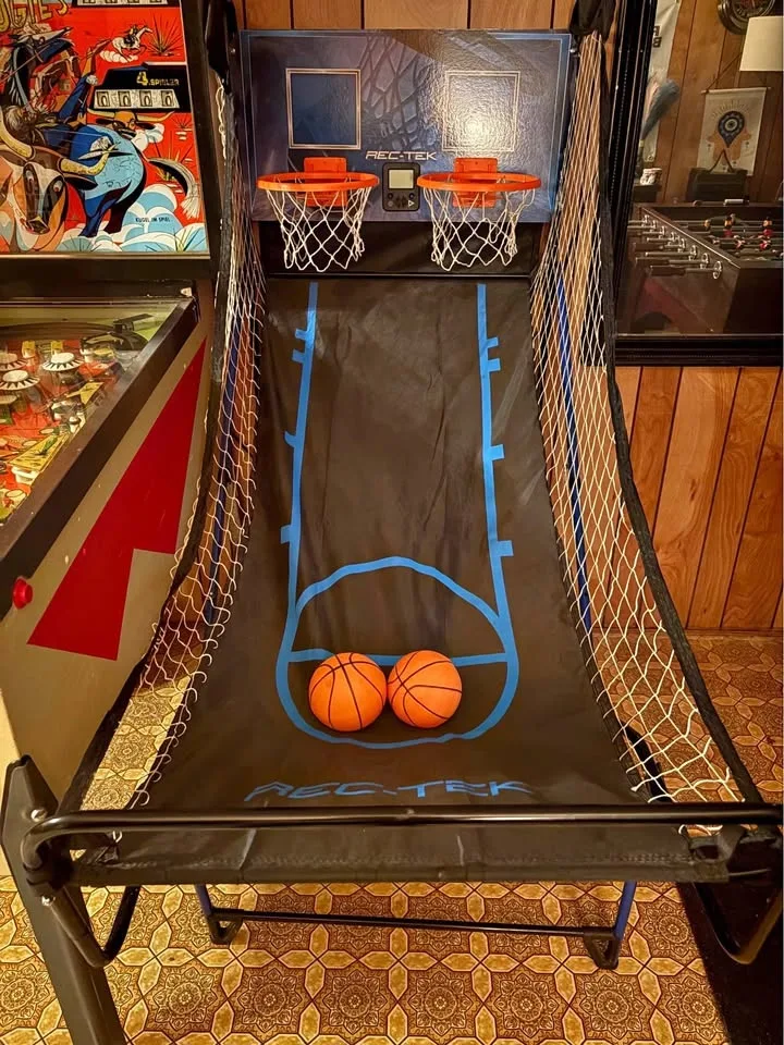 Rek tek basketball hoop H-62 in L-60 in W- 30 in