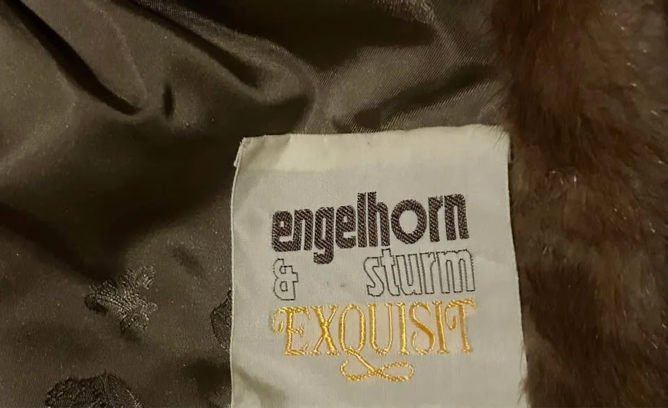 SAGA MINK COAT, BEAUTIFUL DARK BROWN - Size M image indicator(7)