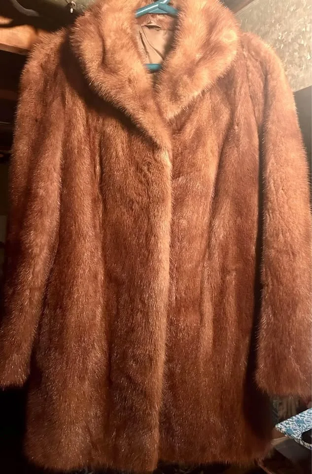 SAGA MINK COAT, BEAUTIFUL DARK BROWN - Size M image indicator(9)