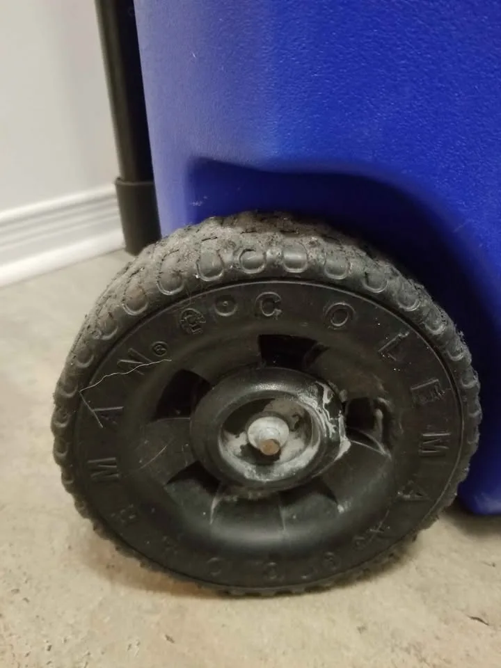 Coleman 60 Quart Wheeled Cooler image indicator(9)