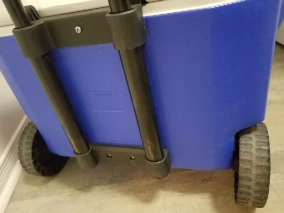 Coleman 60 Quart Wheeled Cooler image indicator(10)