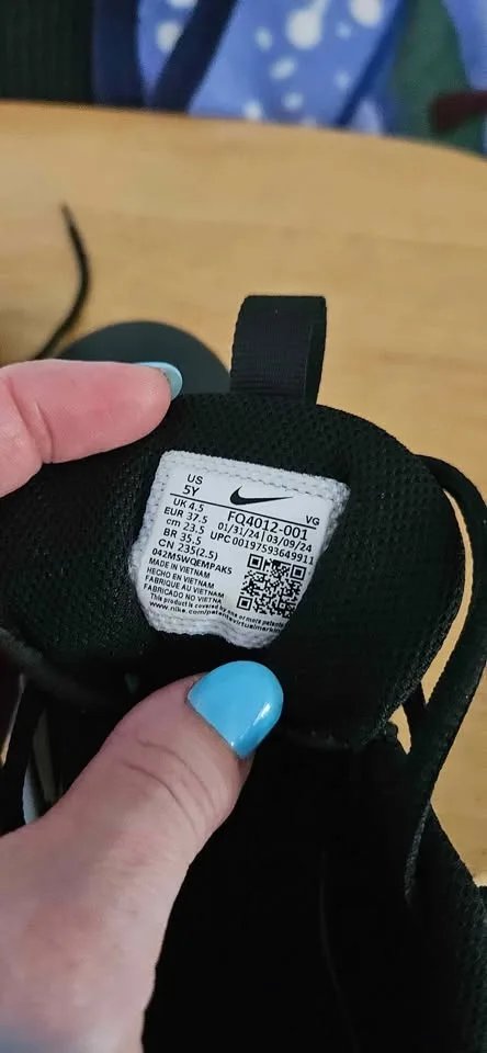 Football cleats image indicator(2)