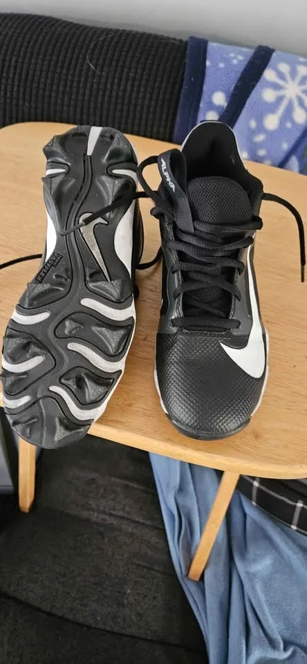 Football cleats image indicator(3)