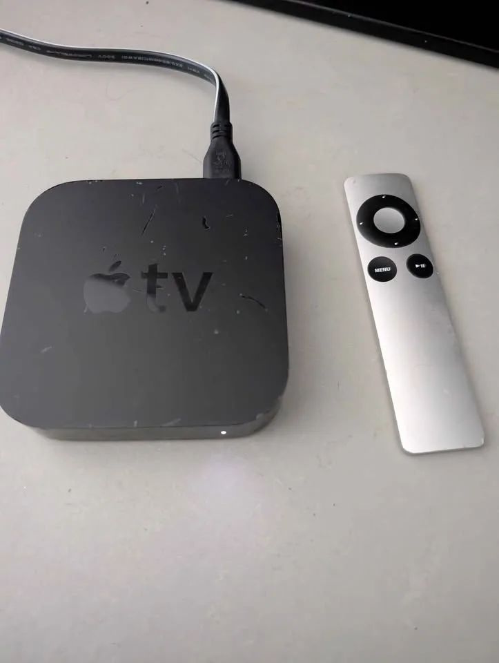 40" Samsung TV and Apple TV device (3rd generation) image indicator(2)