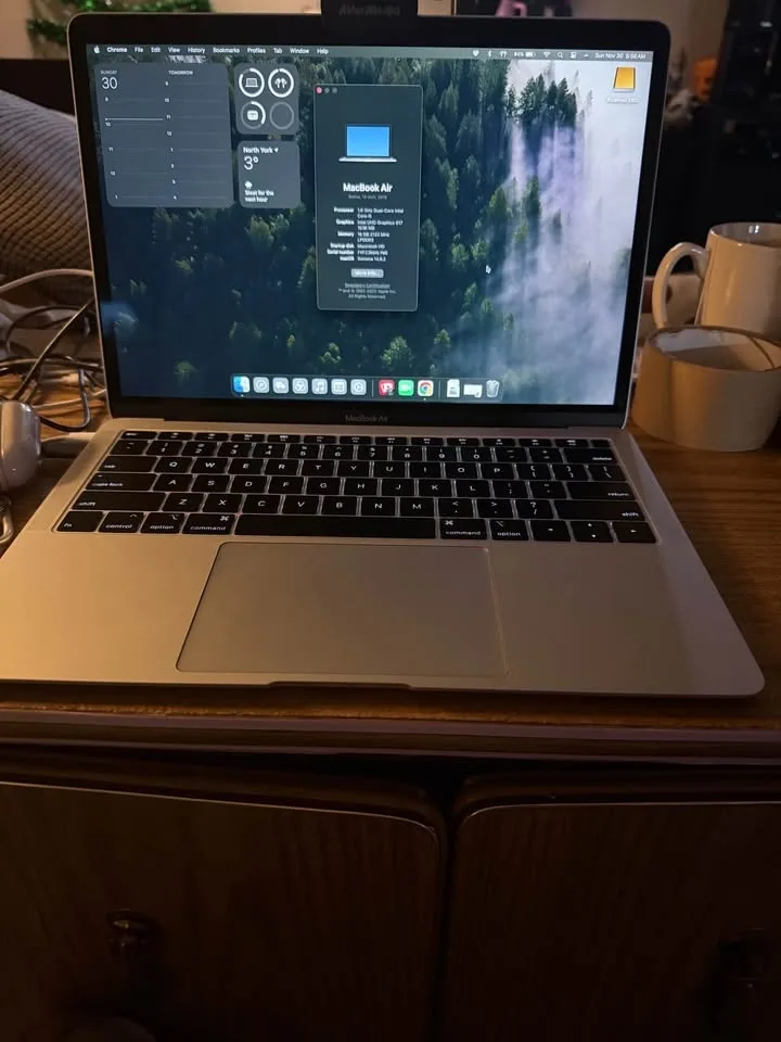 2019 Macbook Air 13’ | Perfect Condition image indicator(2)