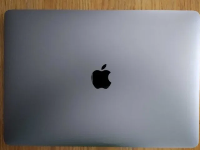 MacBook Pro 13-inch, 2017 image indicator(3)