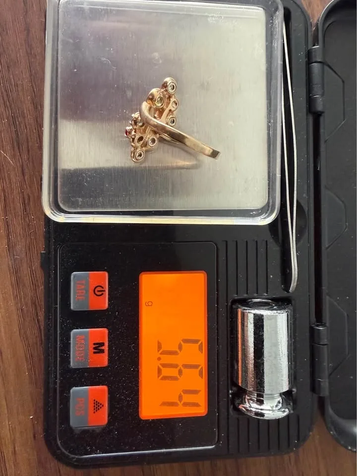 14 K gold ring with stones image indicator(5)