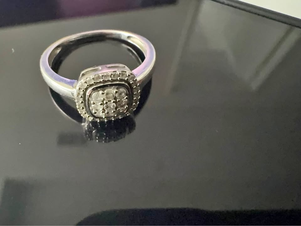 10 K gold ring with diamonds