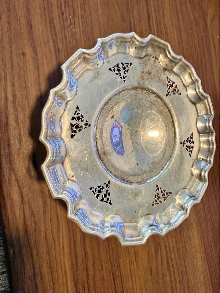 PIE CRUST BORDER PLAIN PIERCED 10" SERVING PLATE