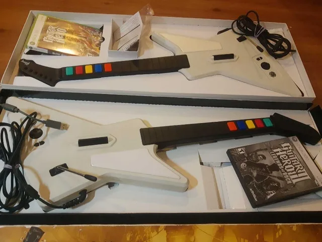 Guitar Hero Guitars & Games for Xbox 360 image indicator(3)