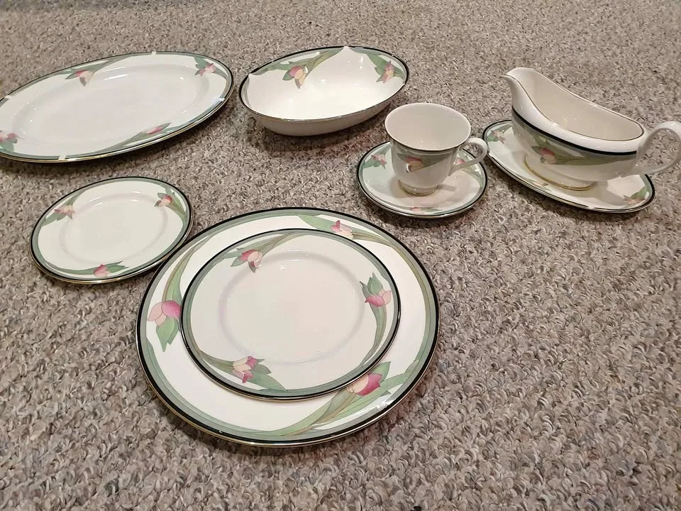 Royal Doulton Vogue Collection "Awakinging" China