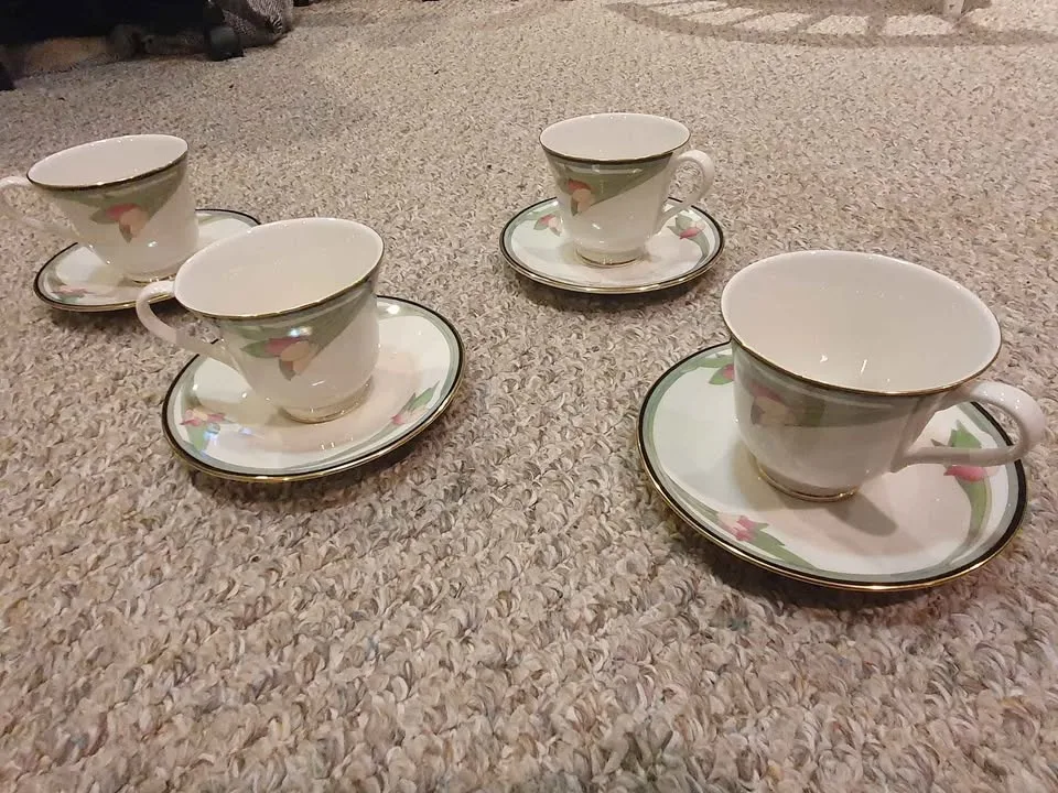 Royal Doulton Vogue Collection "Awakinging" China image indicator(5)