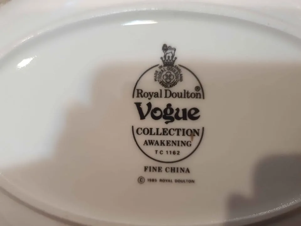 Royal Doulton Vogue Collection "Awakinging" China image indicator(7)