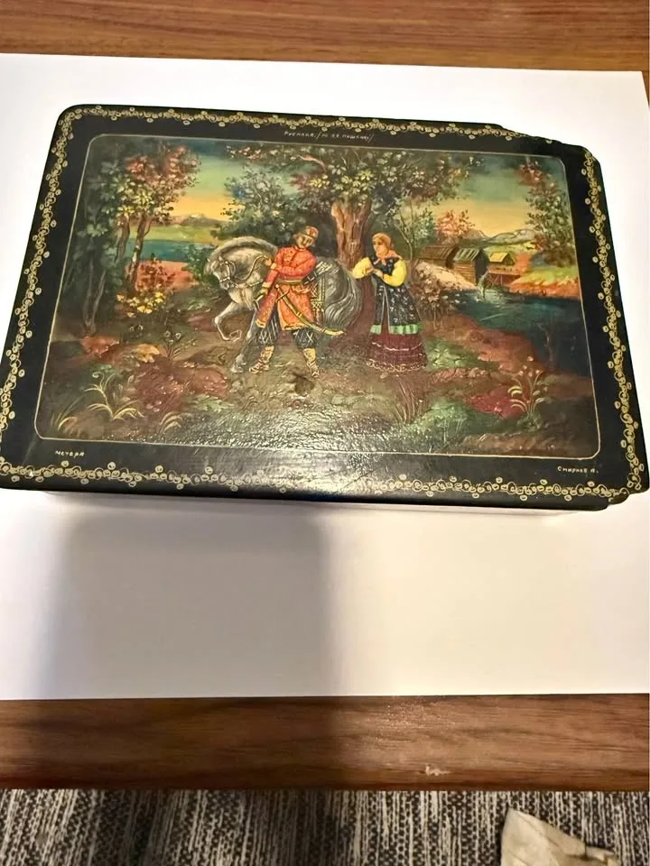 1980’s RUSSIAN LACQUER BOX VINTAGE HANDMADE FAIRYTALE ART