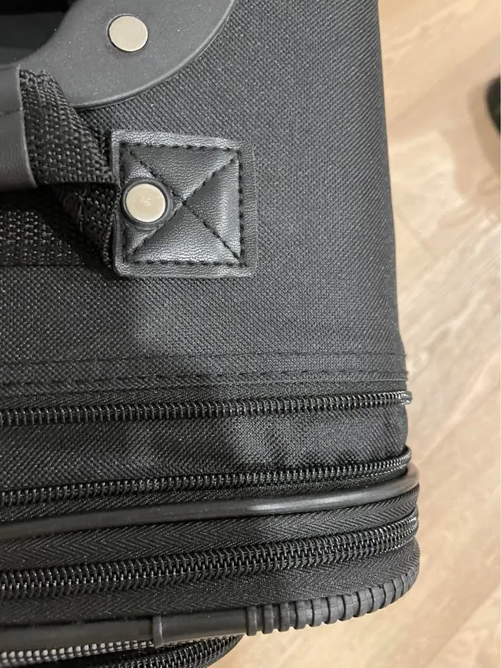 Travel Select Carry-On image indicator(4)