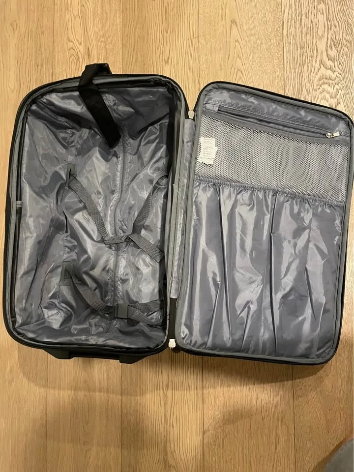 Travel Select Carry-On image indicator(5)