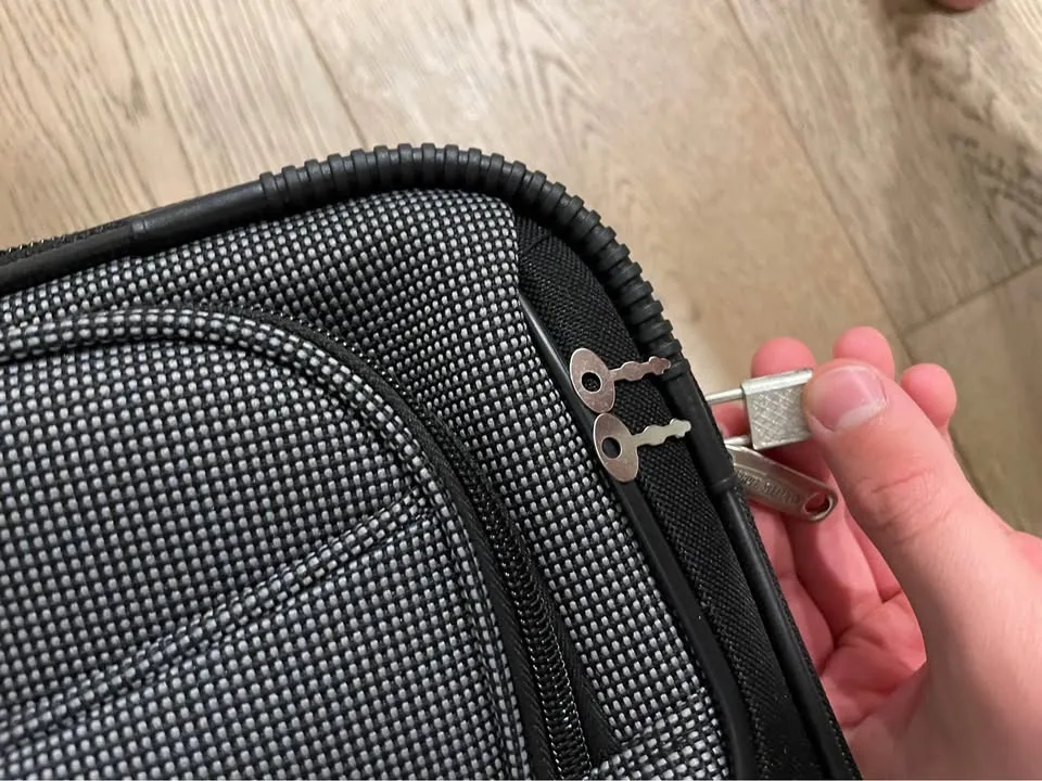 Travel Select Carry-On image indicator(6)