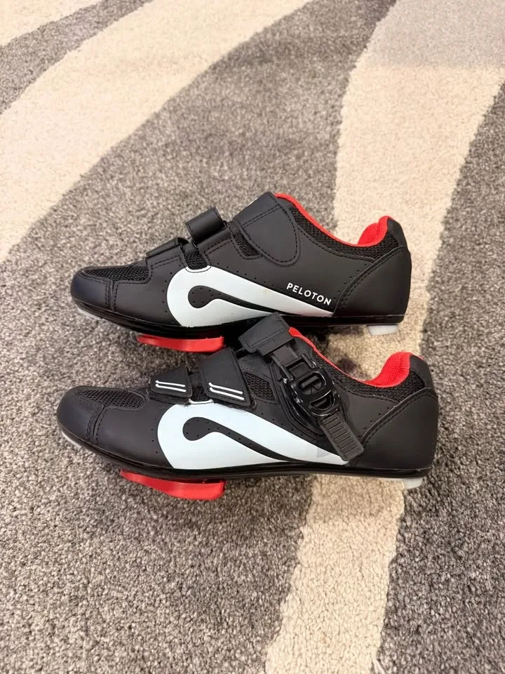 Peloton Cycling Shoes image indicator(2)