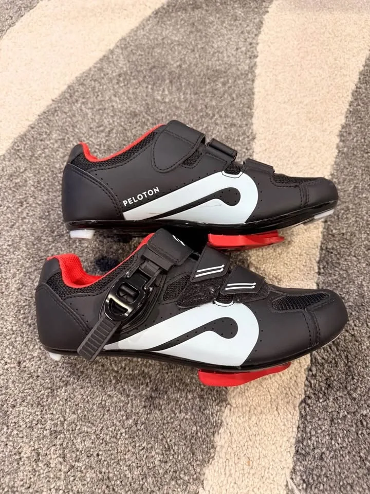 Peloton Cycling Shoes image indicator(3)