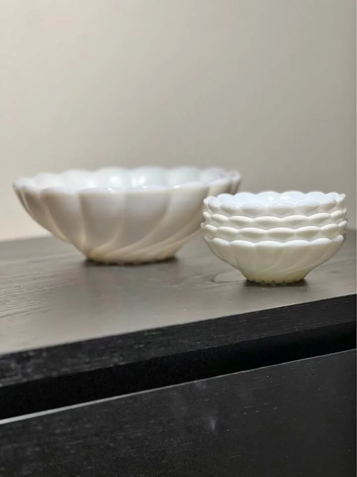 Vintage Hazel Atlas Milk Glass Bowls: 5 Piece Set